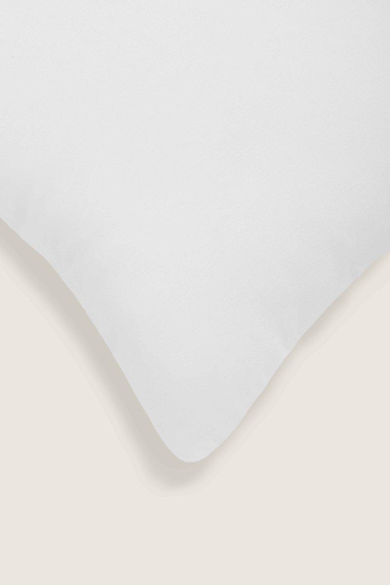 Enchimento para almofada no tamanho 50x50 cm com fibra siliconada macia de alta resiliência que garante excelente sustentação anatômica, essencial para dar volume e manter a estrutura perfeita de suas capas decorativas preferidas.