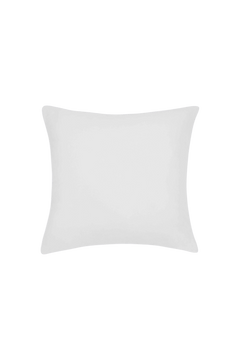 Enchimento para almofada no tamanho 50x50 cm com fibra siliconada macia de alta resiliência que garante excelente sustentação anatômica, essencial para dar volume e manter a estrutura perfeita de suas capas decorativas preferidas.