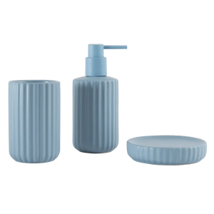 Kit de banheiro decorativo na cor azul produzido em cerâmica refinada com superfície esmaltada e fácil higienização com dosador prático que evita desperdícios, elemento essencial de higiene e decoração que valoriza o espaço com estilo contemporâneo.