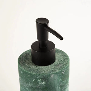 Kit de banheiro decorativo na cor verde confeccionado em estrutura resistente com excelente acabamento superficial com design funcional que otimiza o espaço da bancada, elemento essencial de higiene e decoração que valoriza o espaço com estilo contemporâneo.