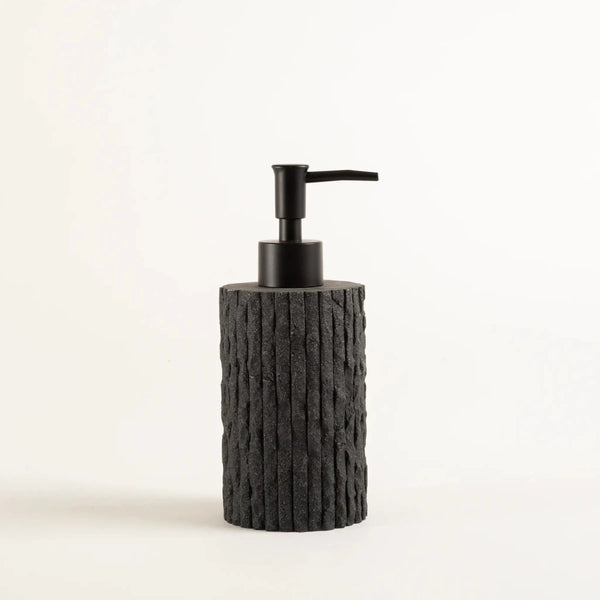 Kit de banheiro decorativo na cor preta confeccionado em estrutura resistente com excelente acabamento superficial com design funcional que otimiza o espaço da bancada, peça indispensável que une o design moderno à praticidade necessária para o dia a dia.