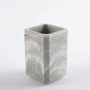 Kit de banheiro decorativo na cor cinza confeccionado em estrutura resistente com excelente acabamento superficial com design funcional que otimiza o espaço da bancada, ideal para organizar a bancada do lavabo com elegância, higiene e sofisticação.