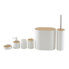 Kit de banheiro decorativo com detalhes em bambu confeccionado em aço inox cromado de alta resistência à umidade com design funcional que otimiza o espaço da bancada, uma escolha prática e refinada para transformar a decoração e funcionalidade do seu banheiro.