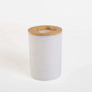 Kit de banheiro decorativo com detalhes em bambu confeccionado em estrutura resistente com excelente acabamento superficial com design funcional que otimiza o espaço da bancada, elemento essencial de higiene e decoração que valoriza o espaço com estilo contemporâneo.
