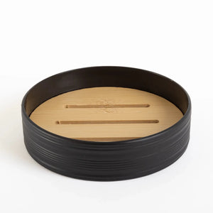 Kit de banheiro decorativo com detalhes em bambu confeccionado em estrutura resistente com excelente acabamento superficial com design funcional que otimiza o espaço da bancada, ideal para organizar a bancada do lavabo com elegância, higiene e sofisticação.