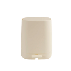 Lixeira de banheiro na cor off-white confeccionado em aço inox cromado de alta resistência à umidade com design funcional que otimiza o espaço da bancada, solução charmosa para renovar o ambiente e criar uma atmosfera acolhedora e organizada.