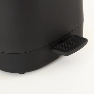 Kit de banheiro decorativo na cor preta confeccionado em estrutura resistente com excelente acabamento superficial com design funcional que otimiza o espaço da bancada, perfeita para manter os itens de cuidados pessoais organizados com muito bom gosto.