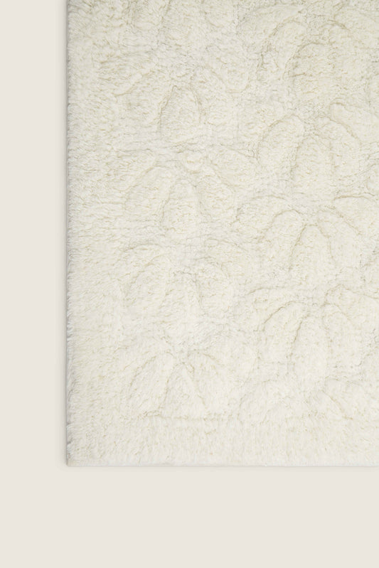 Tapete de Algodão Soft com Flores em Alto Relevo Creme 50x80