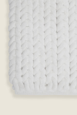 Tapete de algodão decorativo no tamanho 50x80 cm confeccionado em puro algodão com texturas e relevos em técnica tufting com costuras e acabamentos reforçados nas bordas, combina perfeitamente funcionalidade, alta durabilidade e elegância na decoração de interiores.