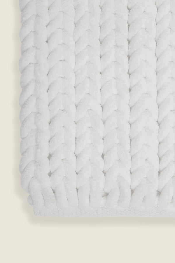 Tapete de algodão decorativo no tamanho 50x80 cm confeccionado em puro algodão com texturas e relevos em técnica tufting com costuras e acabamentos reforçados nas bordas, combina perfeitamente funcionalidade, alta durabilidade e elegância na decoração de interiores.