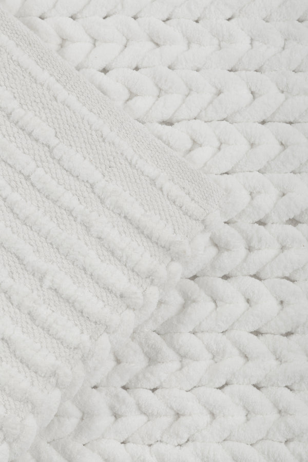 Tapete de algodão decorativo no tamanho 50x80 cm confeccionado em puro algodão com texturas e relevos em técnica tufting com costuras e acabamentos reforçados nas bordas, perfeito para delimitar espaços com muito charme e proporcionar conforto térmico ao caminhar.