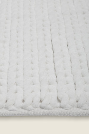 Tapete de algodão decorativo no tamanho 50x80 cm confeccionado em puro algodão com texturas e relevos em técnica tufting com costuras e acabamentos reforçados nas bordas, traz harmonia visual e preenche o espaço de forma aconchegante com sua presença marcante.
