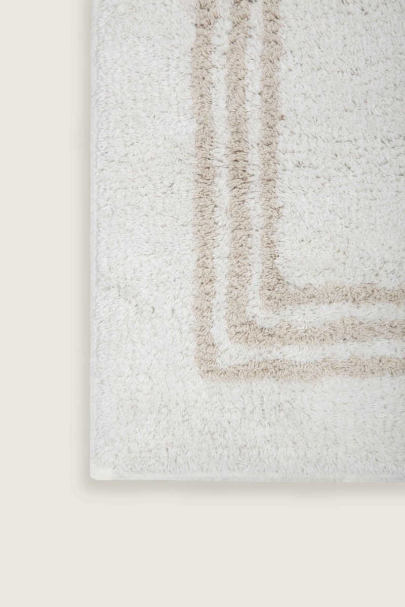 Tapete de Algodão com Borda Listrada em Tom Natural 50x80 - Clocasa | Além do Conforto