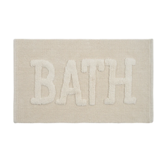Tapete de algodão decorativo no tamanho 50x80 cm na cor natural confeccionado em puro algodão com texturas e relevos em técnica tufting com base de proteção antiderrapante para maior segurança, ideal para complementar salas, quartos ou closets com um toque de design têxtil autêntico.