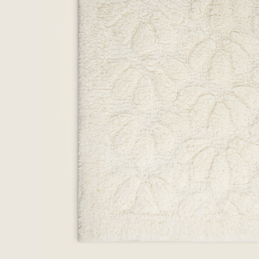 Tapete de Algodão Soft com Flores em Alto Relevo Creme 50x80 - Clocasa | Além do Conforto
