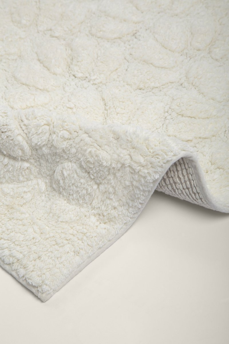 Tapete de Algodão Soft com Flores em Alto Relevo Creme 50x80 - Clocasa | Além do Conforto