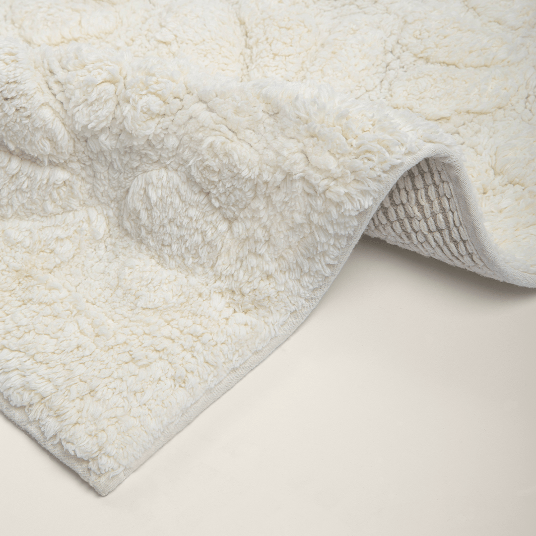 Tapete de Algodão Soft com Flores em Alto Relevo Creme 50x80 - Clocasa | Além do Conforto