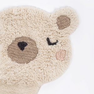 Tapete infantil decorativo super macio na cor natural confeccionado em algodão natural sustentável de alta resistência com costuras e acabamentos reforçados nas bordas, ideal para complementar salas, quartos ou closets com um toque de design têxtil autêntico.