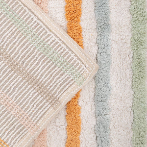 Tapete de algodão decorativo no tamanho 50x80 cm confeccionado em algodão natural sustentável de alta resistência com costuras e acabamentos reforçados nas bordas, ideal para complementar salas, quartos ou closets com um toque de design têxtil autêntico.
