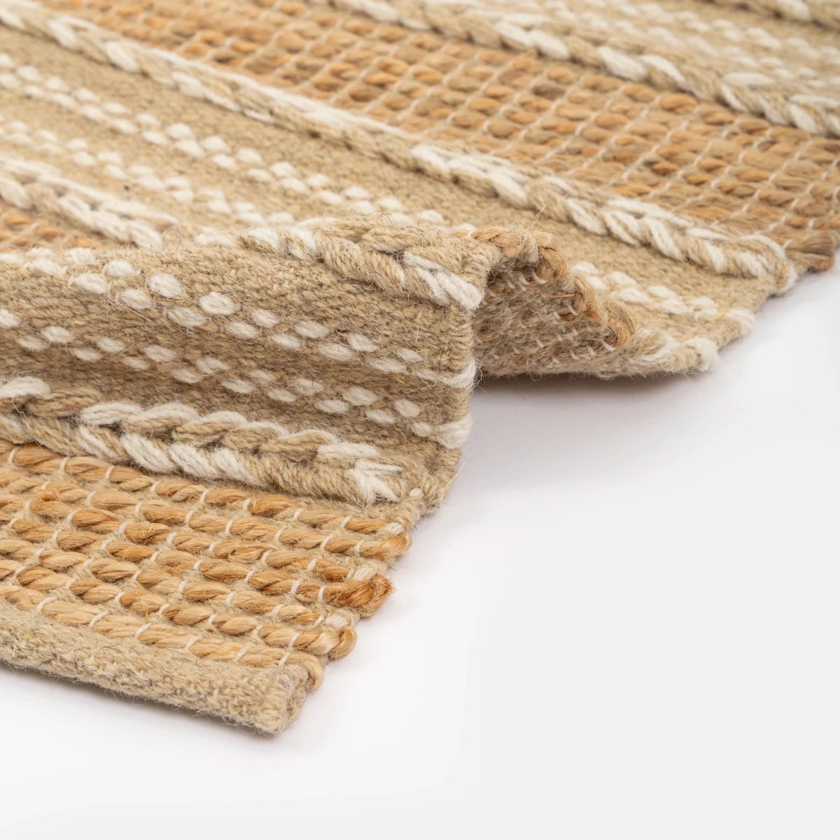 Tapete Trançado em Listras de Tom Natural e Lã em Juta 60x180 - Clocasa | Além do Conforto