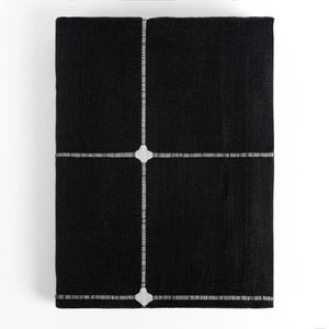 Toalha de Mesa com Bordado Xadrez Preto 140X180 - Clocasa | Além do Conforto