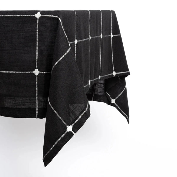 Toalha de Mesa com Bordado Xadrez Preto 140X180 - Clocasa | Além do Conforto