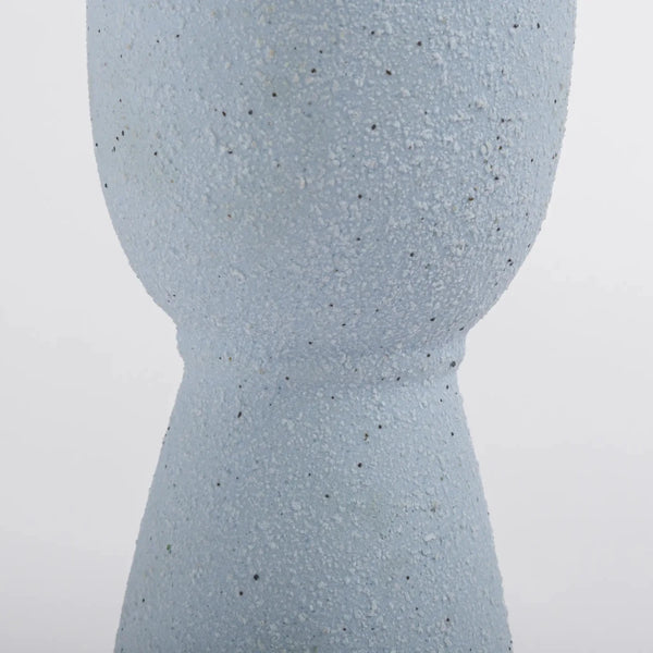 Vaso de cerâmica decorativo confeccionado em cerâmica de alta qualidade com acabamento primoroso com design minimalista de linhas orgânicas, ideal para valorizar plantas e flores secas enquanto decora o ambiente com personalidade única.