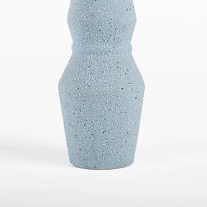 Vaso de cerâmica decorativo confeccionado em cerâmica de alta qualidade com acabamento primoroso com design minimalista de linhas orgânicas, uma escolha sofisticada para adicionar pontos de textura e design autêntico na decoração da casa.