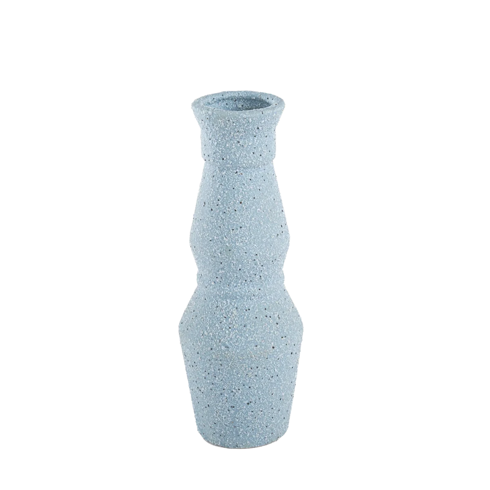 Vaso de cerâmica decorativo confeccionado em cerâmica de alta qualidade com acabamento primoroso e superfície de acabamento fosco acetinado, peça decorativa versátil que se destaca pela sua harmonia de formas e excelente presença visual.