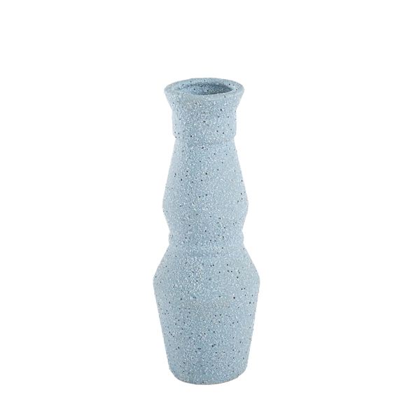 Vaso de cerâmica decorativo confeccionado em cerâmica de alta qualidade com acabamento primoroso e superfície de acabamento fosco acetinado, peça decorativa versátil que se destaca pela sua harmonia de formas e excelente presença visual.