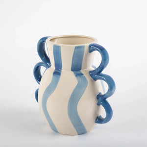 Vaso de cerâmica decorativo confeccionado em cerâmica de alta qualidade com acabamento primoroso com design minimalista de linhas orgânicas, combina silhuetas elegantes e texturas exclusivas para enriquecer qualquer canto ou prateleira.
