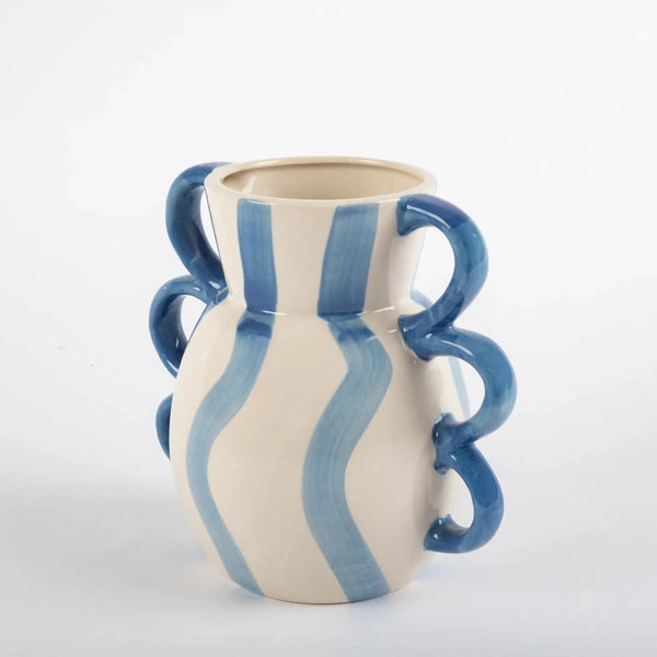 Vaso de cerâmica decorativo confeccionado em cerâmica de alta qualidade com acabamento primoroso com design minimalista de linhas orgânicas, combina silhuetas elegantes e texturas exclusivas para enriquecer qualquer canto ou prateleira.