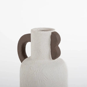 Vaso de cerâmica decorativo confeccionado com matéria-prima selecionada e design contemporâneo, uma escolha sofisticada para adicionar pontos de textura e design autêntico na decoração da casa.