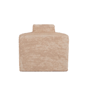 Vaso de cerâmica decorativo confeccionado com matéria-prima selecionada e design contemporâneo, traz um toque sutil de refinamento estético a salas de estar, halls de entrada e escritórios.