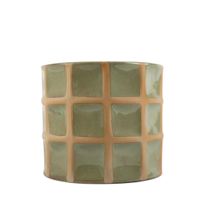 Vaso de cerâmica decorativo confeccionado em cerâmica rústica artesanal com textura texturizada natural com relevos e sulcos lineares marcantes, combina silhuetas elegantes e texturas exclusivas para enriquecer qualquer canto ou prateleira.