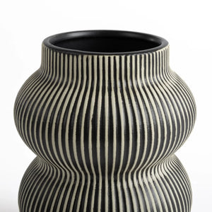 Vaso de cerâmica decorativo confeccionado em cerâmica rústica artesanal com textura texturizada natural com design minimalista de linhas orgânicas, ideal para valorizar plantas e flores secas enquanto decora o ambiente com personalidade única.
